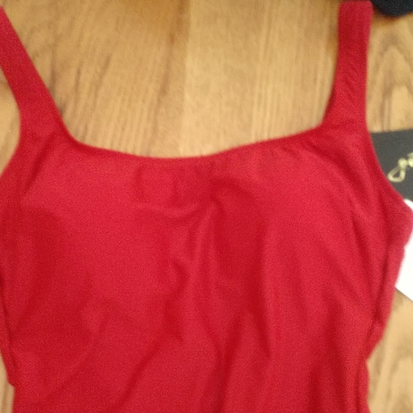 #8 NWT BAYWATCH REVIVAL RED TANK SUIT Gottex - Picture 4 of 12